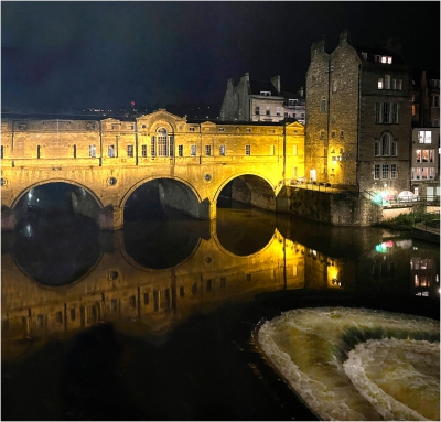 Pulteney Bridge at Night.jpg