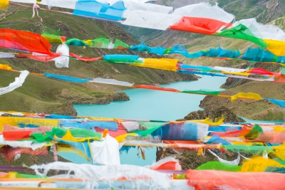 Turquoise Lake Tibet (lake Namtso).jpg